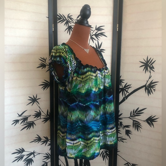 Ava and Grace Women’s Petite Large Short Puffed Sleeve Knit Top - Picture 2 of 12